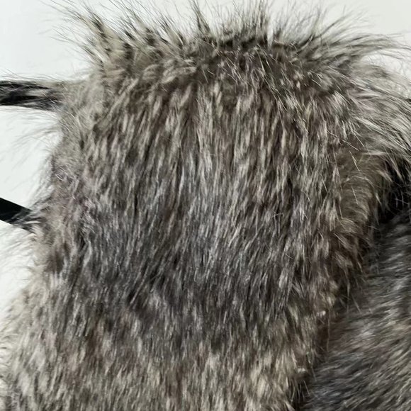 ARITZIA T.BABATON  FUR FAUX SCARFS - Picture 3 of 4